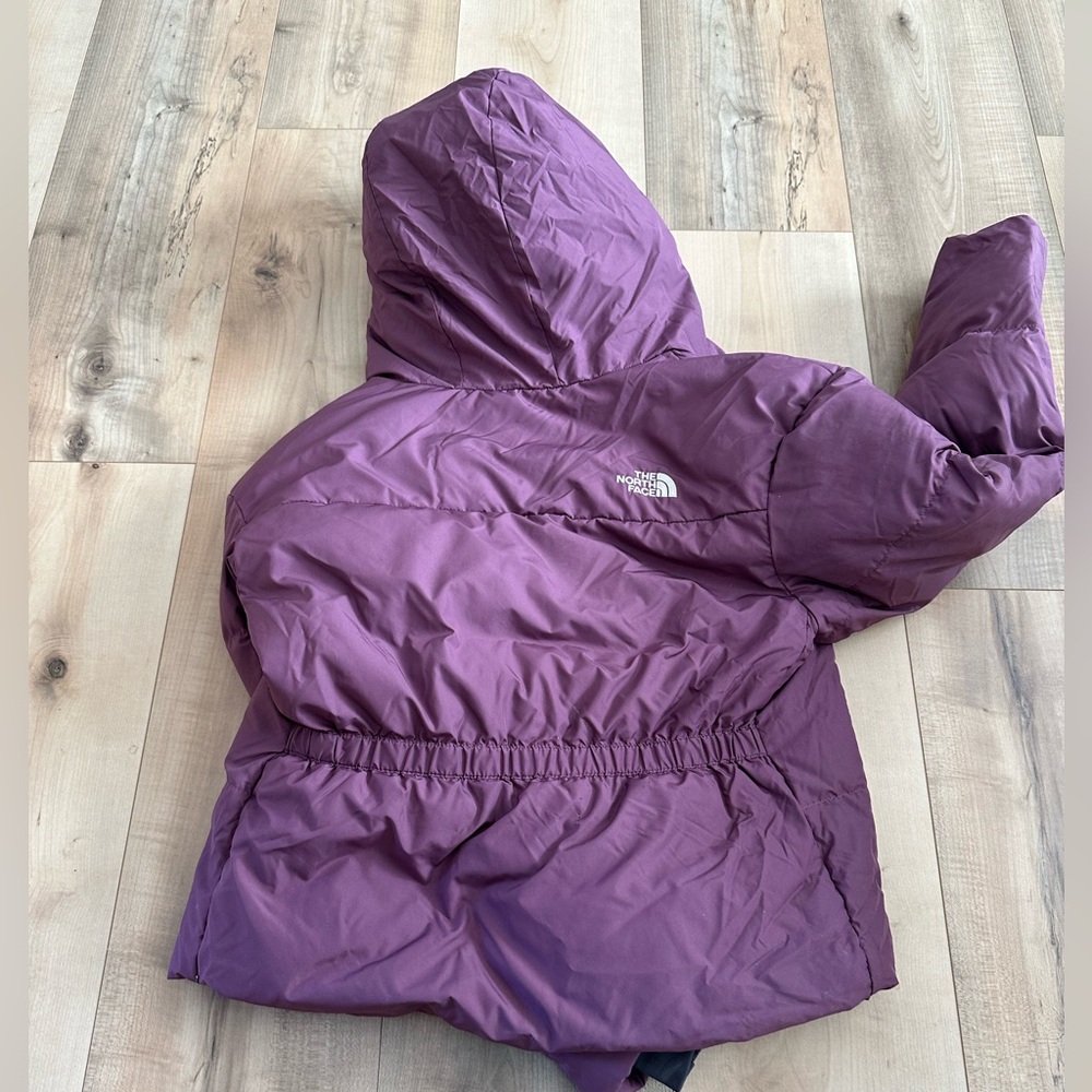 The North face girls jacket - Picture 2 of 4